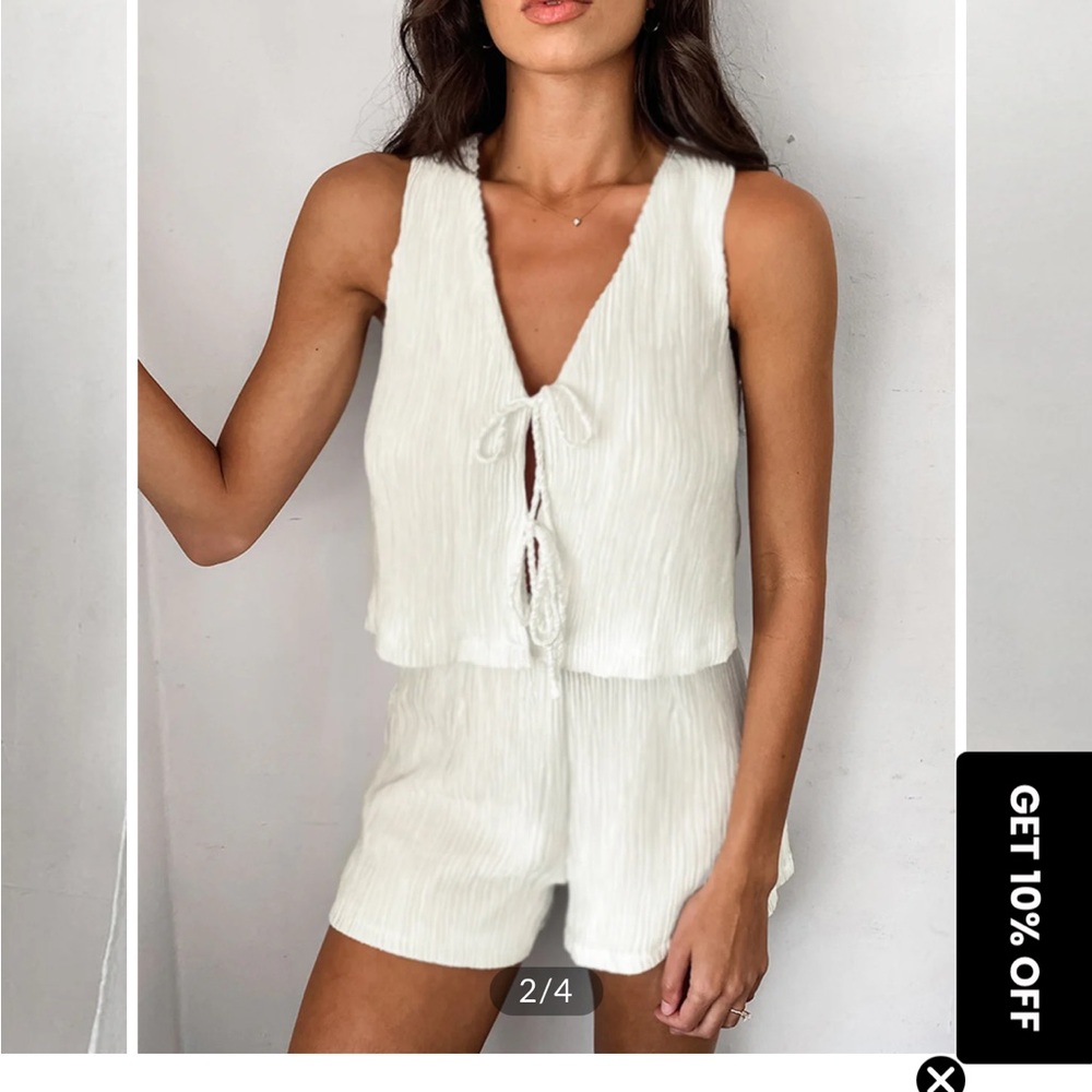 White Sleeveless Top and Shorts Set - Picture 2 of 3